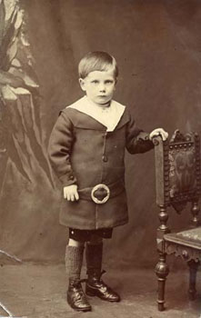 Characteristic formal wear for younger boys included shorts and knee-high socks. Children in homes were taught how to look after their clothing from a young age. They learned how to wash and darn their own clothes and would also polish their shoes. Young people were expected to be self-sufficient and able to look after themselves at this time.