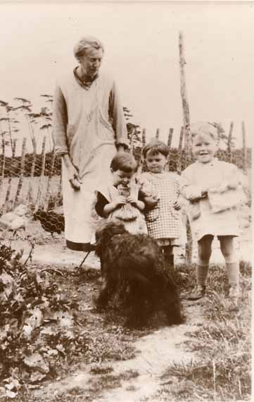 Foster mother and children 
